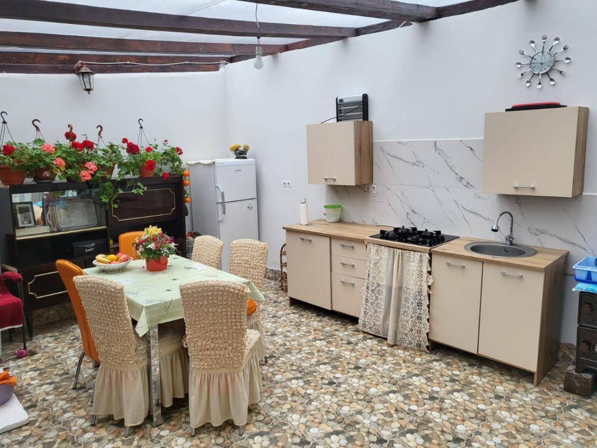 Ferienwohnung Apartament Cu Terasa Si Gratar Satu Mare Exterior foto